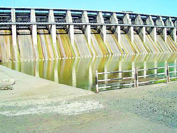 Due to the fast water flow of Upper Wardha | अप्पर वर्धाच्या जलसाठ्यात झपाट्याने होतेय घट Due to the fast water flow of Upper Wardha | अप्पर वर्धाच्या जलसाठ्यात झपाट्याने होतेय घट