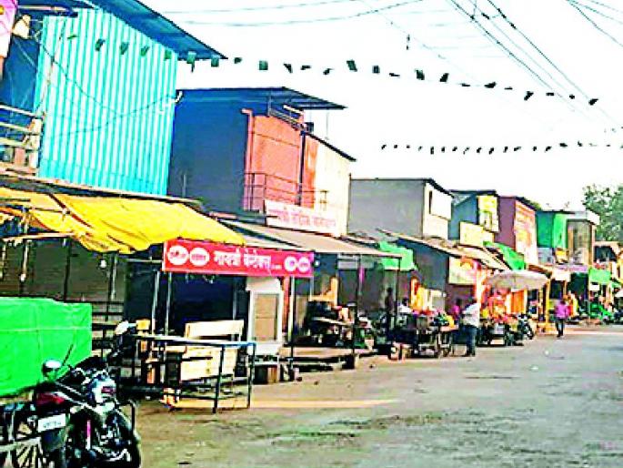 Merchant in Mumbai to save the carts | गाळे वाचविण्यासाठी व्यापारी मुंबईत Merchant in Mumbai to save the carts | गाळे वाचविण्यासाठी व्यापारी मुंबईत