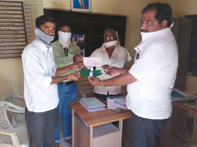 Donations for the disabled by the Unkai Gram Panchayat | अनकाई ग्रामपंचायतीतर्फे दिव्यांगांना अर्थसहाय्य Donations for the disabled by the Unkai Gram Panchayat | अनकाई ग्रामपंचायतीतर्फे दिव्यांगांना अर्थसहाय्य