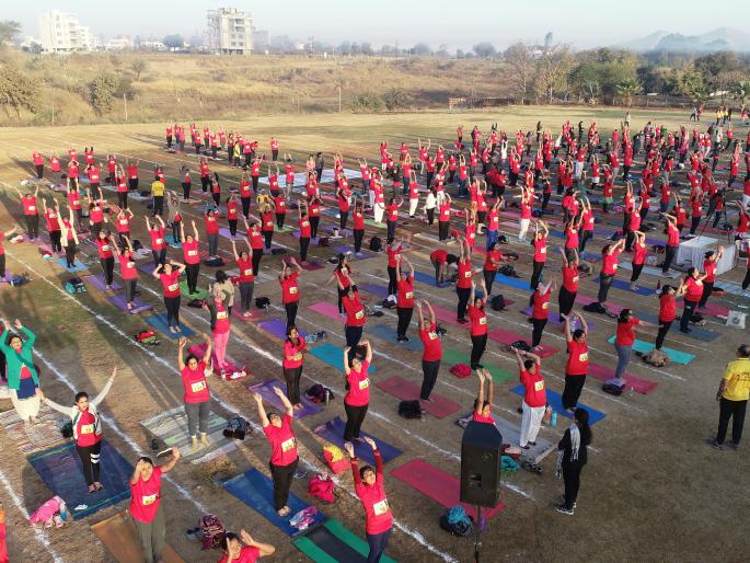 Responding to Yogathon in the cold of the day | कडाक्याच्या थंडीतही योगाथॉनला प्रतिसाद Responding to Yogathon in the cold of the day | कडाक्याच्या थंडीतही योगाथॉनला प्रतिसाद