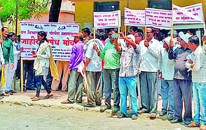 Journalists' silent march at Umarkhed | उमरखेड येथे पत्रकारांचा मूक मोर्चा