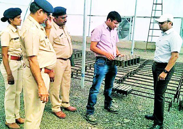 District Collector's visit to Singapore | जिल्हाधिकाऱ्यांची सिंगदला भेट District Collector's visit to Singapore | जिल्हाधिकाऱ्यांची सिंगदला भेट