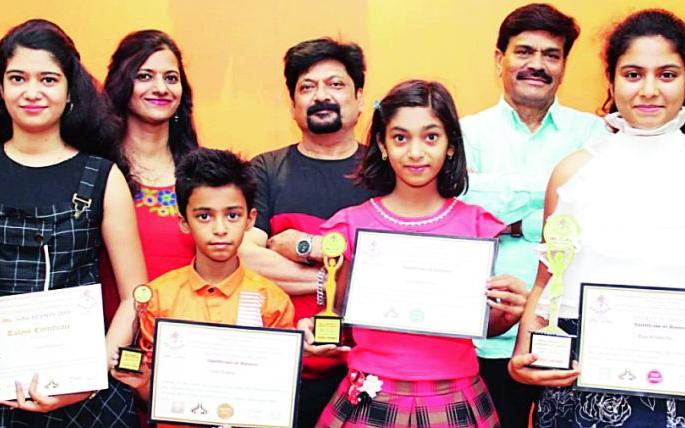 Natraj singer shines in national competition | नटराजचे गायक राष्ट्रीय स्पर्धेत चमकले Natraj singer shines in national competition | नटराजचे गायक राष्ट्रीय स्पर्धेत चमकले