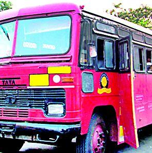 A straight line of action against the employees of the direct service | सरळसेवेच्या कर्मचाऱ्यांवर कारवाईची टांगती तलवार A straight line of action against the employees of the direct service | सरळसेवेच्या कर्मचाऱ्यांवर कारवाईची टांगती तलवार