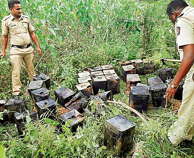 Bleaches for Hive | पोळ्यासाठी पेटल्या दारू भट्ट्या