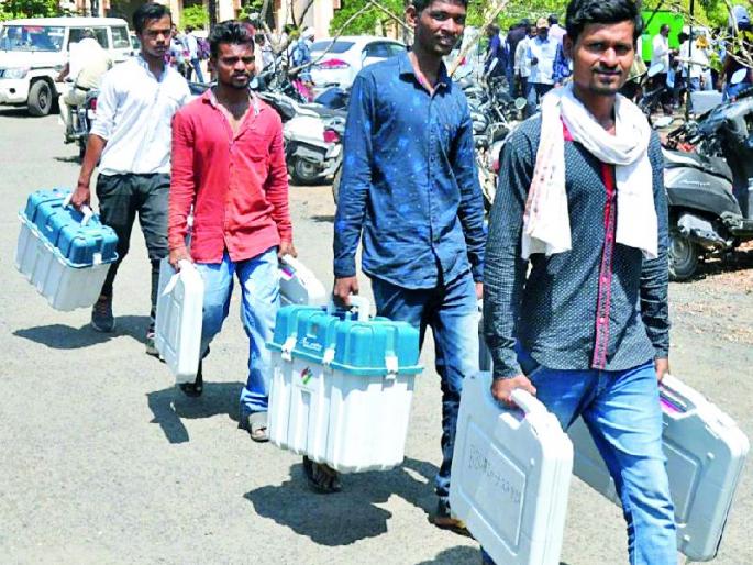 Lok Sabha Election 2019; 2181 EVMs go to polling stations | Lok Sabha Election 2019; २१८१ ईव्हीएम मतदान केंद्रांवर रवाना Lok Sabha Election 2019; 2181 EVMs go to polling stations | Lok Sabha Election 2019; २१८१ ईव्हीएम मतदान केंद्रांवर रवाना