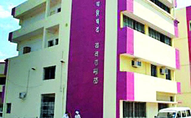 E-learning about 825 schools | ८२५ शाळांचे ई-लर्निंग वाऱ्यावर E-learning about 825 schools | ८२५ शाळांचे ई-लर्निंग वाऱ्यावर