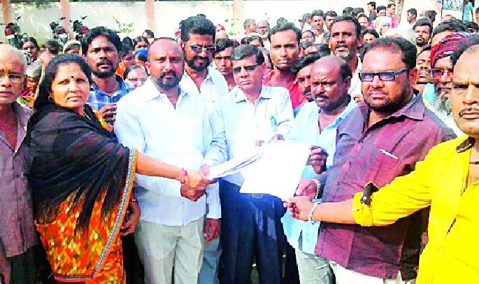 Citizens' Front at Babulgaon Tehsil | बाभूळगाव तहसीलवर नागरिकांचा मोर्चा Citizens' Front at Babulgaon Tehsil | बाभूळगाव तहसीलवर नागरिकांचा मोर्चा