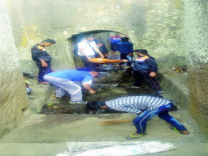 The towers of the towers on the 'Ramshes' | ‘रामशेज’वरील बुरुजांची डागडुजी  The towers of the towers on the 'Ramshes' | ‘रामशेज’वरील बुरुजांची डागडुजी