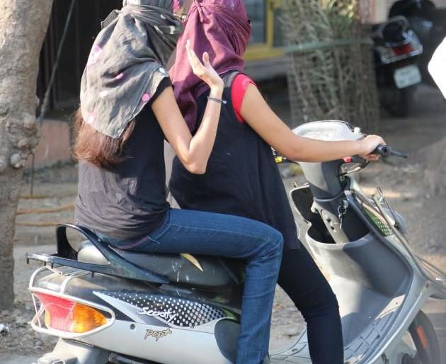 Children's vehicle demand may be dangerous | मुलांचा वाहन हट्ट पुरविणे ठरू शकते जीवघेणे