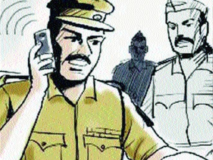 Police beat up and threatened police | पोलिसांना दादागिरी अन् रस्त्यात धक्काबुक्की Police beat up and threatened police | पोलिसांना दादागिरी अन् रस्त्यात धक्काबुक्की