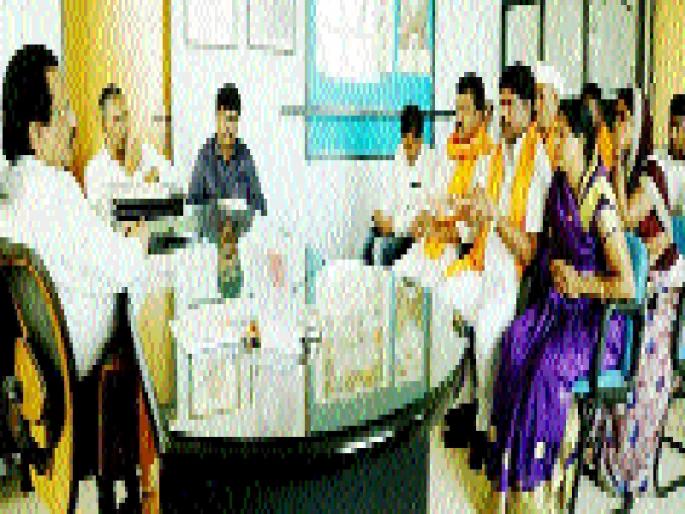 The 'hut' movement started the next day | ‘झोपडी’ आंदोलन दुसऱ्या दिवशीही सुरुच