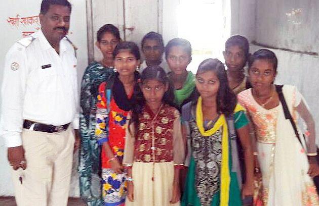 Police showed humanity | पोलिसाने दाखविली माणुसकी