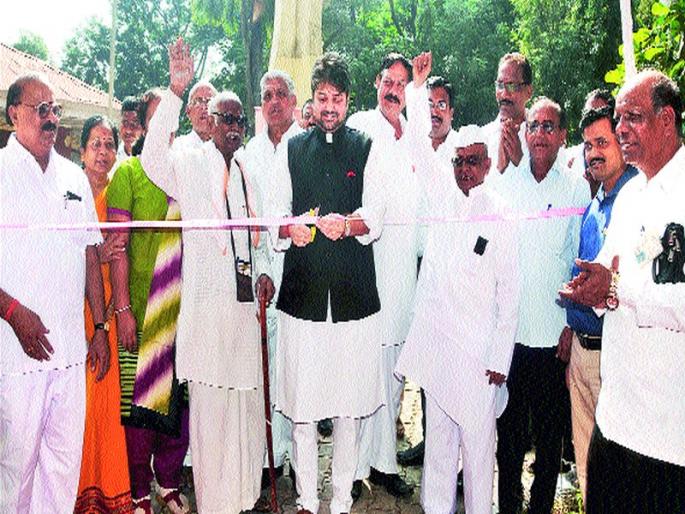 Inauguration in the wake of the Mahakhadi exposition | महाखादी प्रदर्शनाचे दिमाखात उद््घाटन Inauguration in the wake of the Mahakhadi exposition | महाखादी प्रदर्शनाचे दिमाखात उद््घाटन