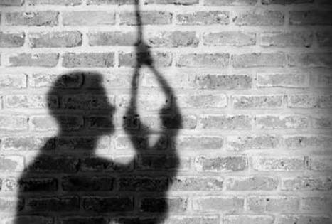 Husband killed wife due to illness and after self comiited sucide; incident in Karvenagar | आजारपणाला कंटाळून पत्नीची हत्या करुन पतीने घेतला गळफास; कर्वेनगरमधील घटनेने पुण्यात खळबळ Husband killed wife due to illness and after self comiited sucide; incident in Karvenagar | आजारपणाला कंटाळून पत्नीची हत्या करुन पतीने घेतला गळफास; कर्वेनगरमधील घटनेने पुण्यात खळबळ