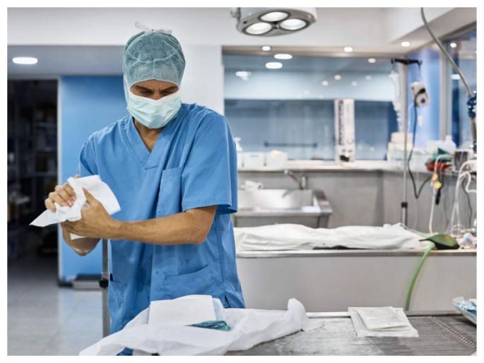 'Munnabhai', who had come to Nagpur to take corona samples, was caught | नागपुरात कोरोनाचे नमुने घेण्यासाठी आलेल्या ‘मुन्नाभाई’ला पकडले 'Munnabhai', who had come to Nagpur to take corona samples, was caught | नागपुरात कोरोनाचे नमुने घेण्यासाठी आलेल्या ‘मुन्नाभाई’ला पकडले