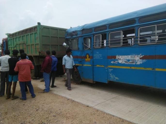 Accident in Bhandara District; One killed | भंडारा जिल्ह्यात अपघात; एक ठार Accident in Bhandara District; One killed | भंडारा जिल्ह्यात अपघात; एक ठार