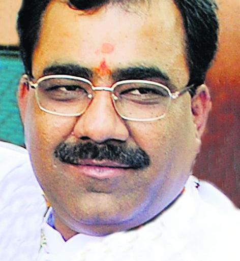 Former MLA from Nagpur, argued with female constable | नागपुरात अधिवेशनाच्या बंदोबस्तात असलेल्या महिला पोलिसांच्या अंगावर धावून गेले माजी आमदार; हुज्जतबाजी, गरमागरमी