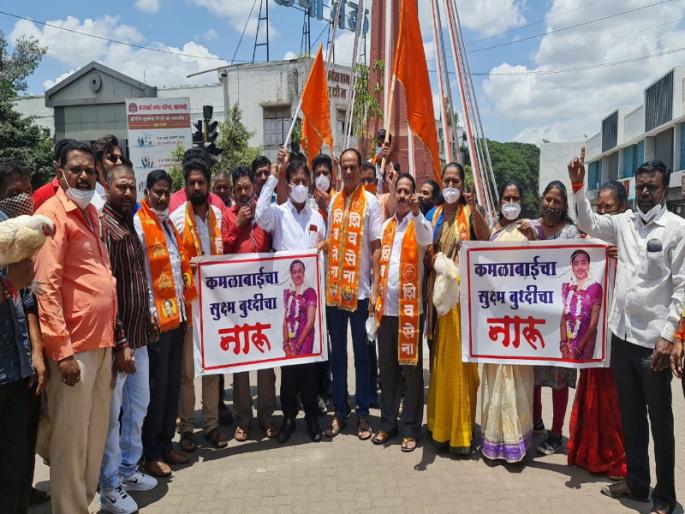 "Uddhavsaheb, you go ahead, we are with you", agitation of Shiv Sena office bearers in Baramati | "उध्दवसाहेब तुम आगे बढो, हम तुम्हारे साथ है", अशा घोषणाबाजीत बारामतीत शिवसेना पदाधिकाऱ्यांचे आंदोलन "Uddhavsaheb, you go ahead, we are with you", agitation of Shiv Sena office bearers in Baramati | "उध्दवसाहेब तुम आगे बढो, हम तुम्हारे साथ है", अशा घोषणाबाजीत बारामतीत शिवसेना पदाधिकाऱ्यांचे आंदोलन