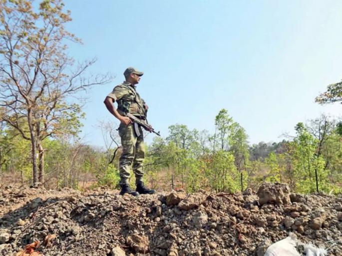 Lok Sabha Election 2019; Naxals blame near polling station in Gadchiroli | Lok Sabha Election 2019; गडचिरोलीत नक्षलवाद्यांनी केला मतदान केंद्राजवळ स्फोट Lok Sabha Election 2019; Naxals blame near polling station in Gadchiroli | Lok Sabha Election 2019; गडचिरोलीत नक्षलवाद्यांनी केला मतदान केंद्राजवळ स्फोट