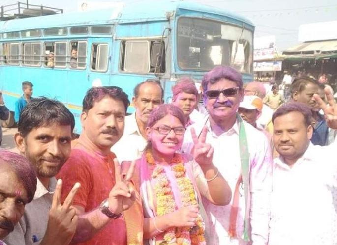 maharashtra zp Election 2020; Congress has a clear majority in Chandrapur district; BJP in only two seats | चंद्रपूर जिल्ह्यात काँग्रेसला स्पष्ट बहुमत; भाजप केवळ दोन जागांवर maharashtra zp Election 2020; Congress has a clear majority in Chandrapur district; BJP in only two seats | चंद्रपूर जिल्ह्यात काँग्रेसला स्पष्ट बहुमत; भाजप केवळ दोन जागांवर