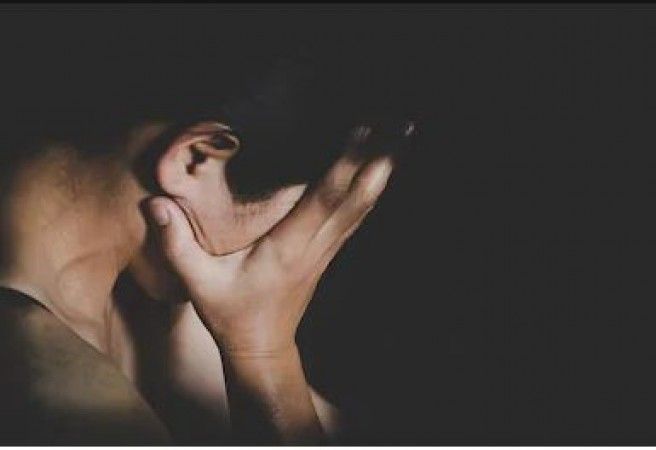 Shocking; Rape of a young woman in a running private bus | महाराष्ट्रात घडली लज्जास्पद घटना, धावत्या बसमध्ये तरुणीवर नराधमाने केला बलात्कार Shocking; Rape of a young woman in a running private bus | महाराष्ट्रात घडली लज्जास्पद घटना, धावत्या बसमध्ये तरुणीवर नराधमाने केला बलात्कार