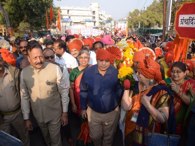 AB Marathi Sahitya Sammelan; Granthdindi Literature dawns | अ.भा. मराठी साहित्य संमेलन; ग्रंथदिंडी दुमदुमली... साहित्याची पहाट अवतरली AB Marathi Sahitya Sammelan; Granthdindi Literature dawns | अ.भा. मराठी साहित्य संमेलन; ग्रंथदिंडी दुमदुमली... साहित्याची पहाट अवतरली