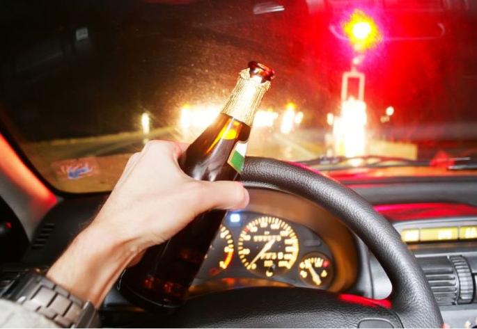 Thousands of drunk drivers take action in sub-capital | उपराजधानीत एक हजारावर मद्यधुंद चालकांवर कारवाई Thousands of drunk drivers take action in sub-capital | उपराजधानीत एक हजारावर मद्यधुंद चालकांवर कारवाई
