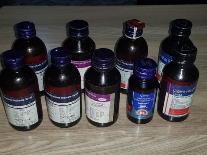 Dung seized bottles of drugs in a woman's house | धुळ्यात महिलेच्या घरातून गुंगीच्या औषधांच्या बाटल्या जप्त Dung seized bottles of drugs in a woman's house | धुळ्यात महिलेच्या घरातून गुंगीच्या औषधांच्या बाटल्या जप्त