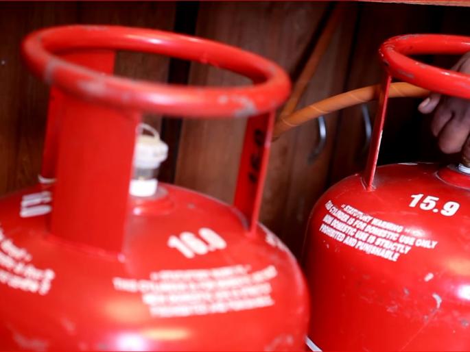 Irregularities in eight crore gas connections | आठ कोटी गॅस कनेक्शन्सचे गौडबंगाल; फसवी घोषणा Irregularities in eight crore gas connections | आठ कोटी गॅस कनेक्शन्सचे गौडबंगाल; फसवी घोषणा