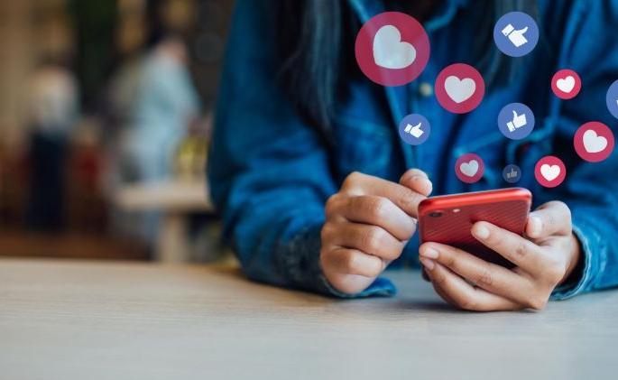 London's girlfriend cheated; 10 lakh for the elderly | लंडनच्या मैत्रिणीने घातला गंडा; वृद्धाचे हडपले १० लाख