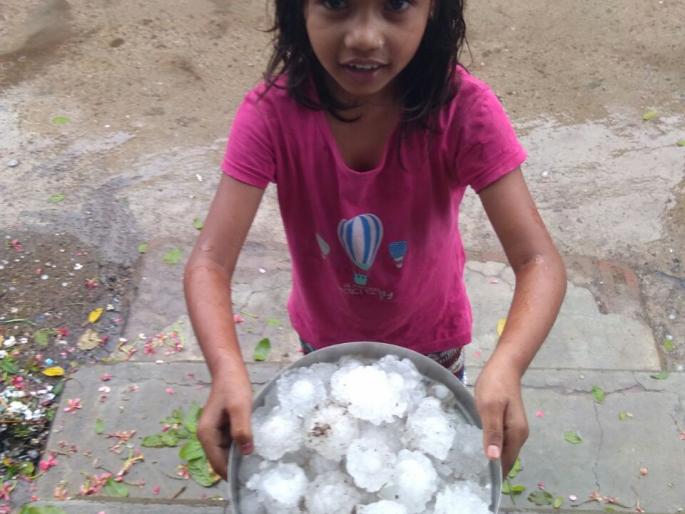 heavy hail storm at Anjangaon Surji in Amravati district | अमरावती जिल्ह्यातील अंजनगाव सुर्जी येथे गारांचा पाऊस