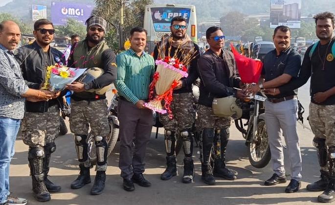 Bharat yatra of C60 commando to pay tribute to jawans who lost their lives fighting Naxalites continues from Kashimira | नक्षलवाद्यांशी लढताना शहीद होणाऱ्या जवानांना सन्मान मिळावा म्हणून सी ६० कमांडोंची भारत यात्रा काशीमीरामधून पुढे रवाना