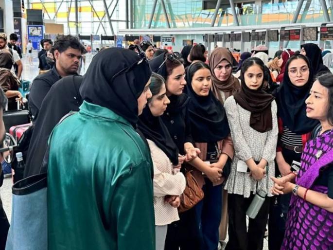 Indians stranded in Iran brought back Plane carrying 110 students arrived in the morning | इराणमध्ये अडकलेल्या भारतीयांना परत आणले; ११० विद्यार्थ्यांना घेऊन विमान सकाळीच पोहोचले Indians stranded in Iran brought back Plane carrying 110 students arrived in the morning | इराणमध्ये अडकलेल्या भारतीयांना परत आणले; ११० विद्यार्थ्यांना घेऊन विमान सकाळीच पोहोचले
