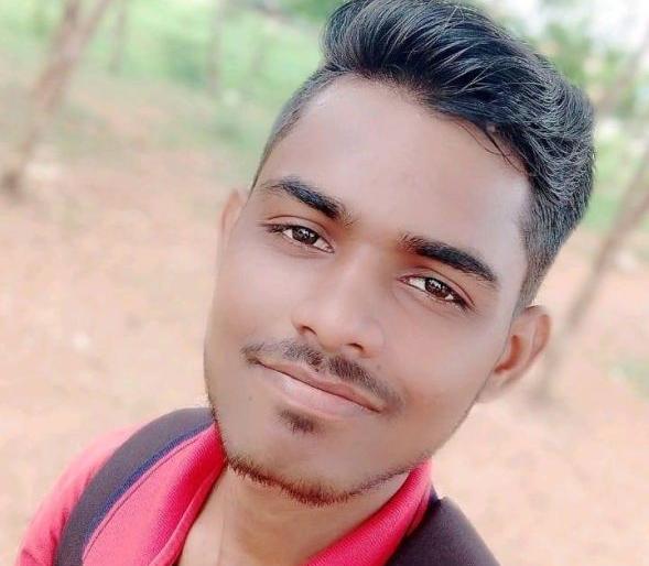 Adinath, who plays on a farm, will play cricket in Dubai | शेताच्या बांधावर खेळणारा आदिनाथ दुबईत क्रिकेट खेळणार Adinath, who plays on a farm, will play cricket in Dubai | शेताच्या बांधावर खेळणारा आदिनाथ दुबईत क्रिकेट खेळणार