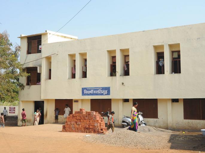 Kolhapur: Students were beaten to death by sleeping on the window; Ashram Shalas incident: Atpadi's minors murdered | कोल्हापूर : खिडकीकडेला झोपण्यावरून विद्यार्थ्यांला जीवे मारले, आश्रमशाळेतील घटना : आटपाडीच्या अल्पवयीन तरुणांवर खूनाचा गुन्हा Kolhapur: Students were beaten to death by sleeping on the window; Ashram Shalas incident: Atpadi's minors murdered | कोल्हापूर : खिडकीकडेला झोपण्यावरून विद्यार्थ्यांला जीवे मारले, आश्रमशाळेतील घटना : आटपाडीच्या अल्पवयीन तरुणांवर खूनाचा गुन्हा