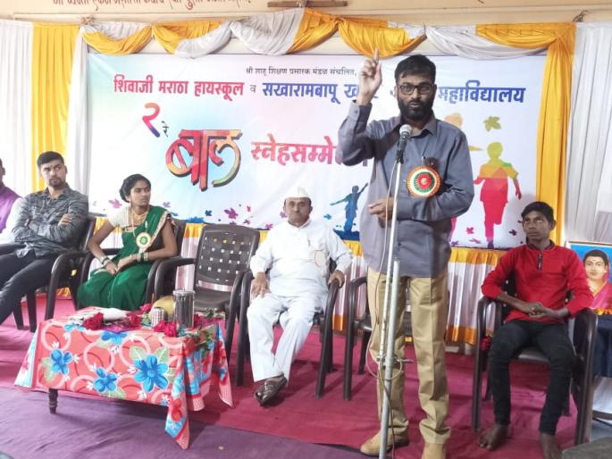 Talk to the soil, water and surroundings, you'll be writing: Khatko in Krishna | कोल्हापूर : माती, पाणी आणि सभोवतालाशी बोला, लिहिते व्हाल : कृष्णात खोत Talk to the soil, water and surroundings, you'll be writing: Khatko in Krishna | कोल्हापूर : माती, पाणी आणि सभोवतालाशी बोला, लिहिते व्हाल : कृष्णात खोत