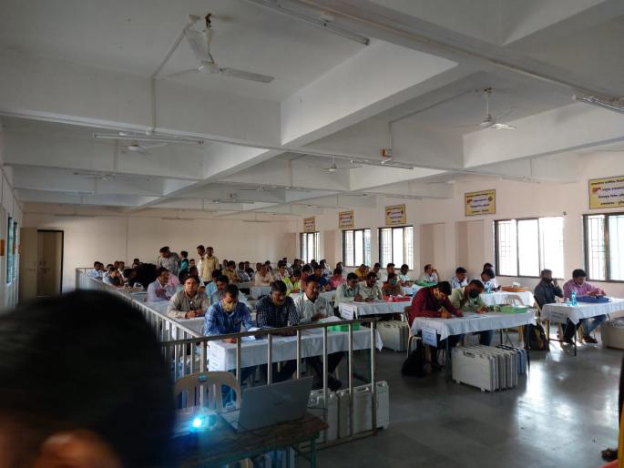 Seal of EVM machine of twelve talukas | बारा तालुक्यांच्या ईव्हीएम मशीनचे सील Seal of EVM machine of twelve talukas | बारा तालुक्यांच्या ईव्हीएम मशीनचे सील