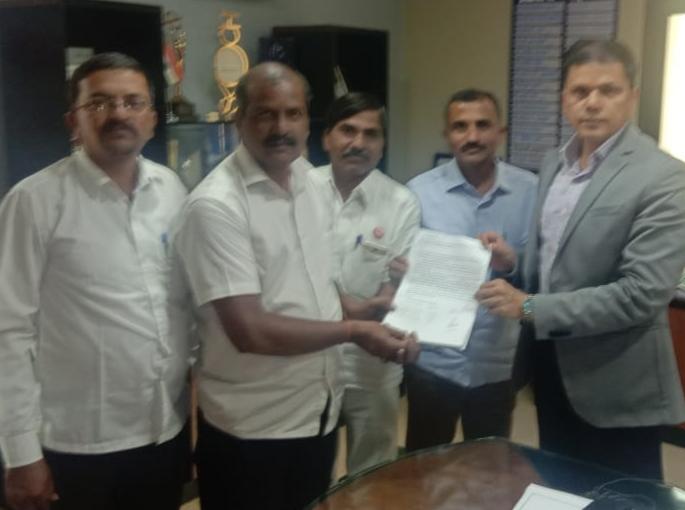 Factories written by the factory are invalid | कारखान्यांनी लिहून घेतलेली संमतीपत्रे अमान्यच : ‘एफआरपी’ वेळेत द्यावीच लागेल-- सौरव राव Factories written by the factory are invalid | कारखान्यांनी लिहून घेतलेली संमतीपत्रे अमान्यच : ‘एफआरपी’ वेळेत द्यावीच लागेल-- सौरव राव