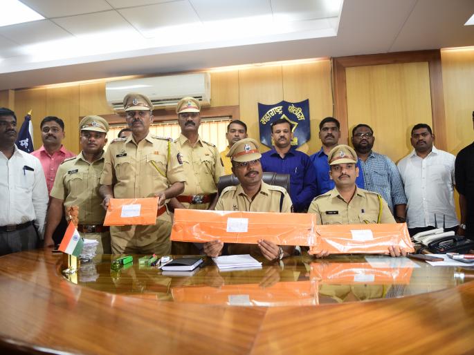 Murder with decoity: Gang arrested by Thane rural Local crime branch action | खूनासह दरोडा टाकणारी टोळी जेरबंद: ठाणे ग्रामीणच्या स्थानिक गुन्हे शाखेची कारवाई Murder with decoity: Gang arrested by Thane rural Local crime branch action | खूनासह दरोडा टाकणारी टोळी जेरबंद: ठाणे ग्रामीणच्या स्थानिक गुन्हे शाखेची कारवाई