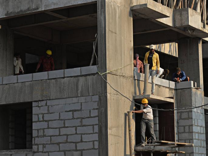 Situation in Kolhapur: Construction on 39 lakh square feet plot pending due to lack of license | कोल्हापुरातील स्थिती : परवान्याअभावी ३९ लाख चौरस फूट भूखंडावरील बांधकामे प्रलंबित Situation in Kolhapur: Construction on 39 lakh square feet plot pending due to lack of license | कोल्हापुरातील स्थिती : परवान्याअभावी ३९ लाख चौरस फूट भूखंडावरील बांधकामे प्रलंबित