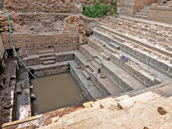 The bottom of Manikarnike in Ambabai temple started | अंबाबाई मंदिरातील मणिकर्णिकेचा तळ लागला The bottom of Manikarnike in Ambabai temple started | अंबाबाई मंदिरातील मणिकर्णिकेचा तळ लागला