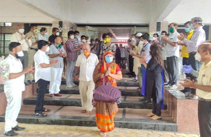 28 patients from Shirpur and Dhule released corona | शिरपूर व धुळ्यातील २८ रुग्ण कोरोनामुक्त 28 patients from Shirpur and Dhule released corona | शिरपूर व धुळ्यातील २८ रुग्ण कोरोनामुक्त