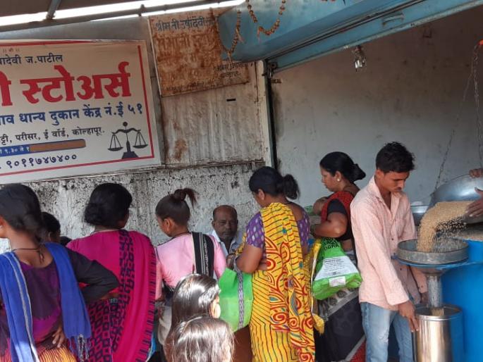 'Lokmat' raid: Underground distribution of ration across the state | ‘लोकमत’चा दणका : राज्यभरातील रेशनवरील धान्य पूर्ववत वितरण 'Lokmat' raid: Underground distribution of ration across the state | ‘लोकमत’चा दणका : राज्यभरातील रेशनवरील धान्य पूर्ववत वितरण