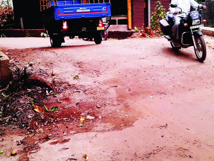 Heavy rains in drought, highways muddy | कणकवलीत पावसाची जोरदार हजेरी, महामार्ग चिखलमय  Heavy rains in drought, highways muddy | कणकवलीत पावसाची जोरदार हजेरी, महामार्ग चिखलमय