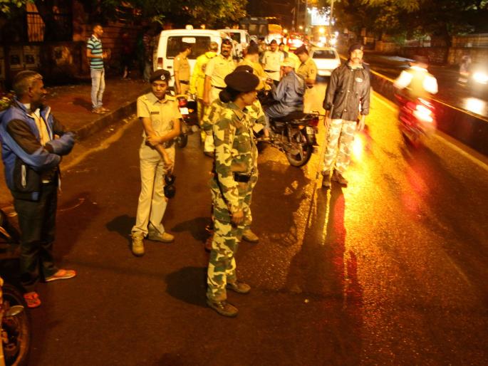 Maratha Reservation Three thousand policemen, a thorough examination of vehicles at the nose in Kolhapur city | Maratha Reservation : तीन हजार पोलिसांची नजर, कोल्हापूर शहरातील नाक्यावर वाहनांची कसून तपासणी Maratha Reservation Three thousand policemen, a thorough examination of vehicles at the nose in Kolhapur city | Maratha Reservation : तीन हजार पोलिसांची नजर, कोल्हापूर शहरातील नाक्यावर वाहनांची कसून तपासणी