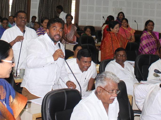 Kolhapur: Send the question to Kiran Lohar on compulsory leave | कोल्हापूर : किरण लोहार यांना सक्तीच्या रजेवर पाठवून चौकशी Kolhapur: Send the question to Kiran Lohar on compulsory leave | कोल्हापूर : किरण लोहार यांना सक्तीच्या रजेवर पाठवून चौकशी