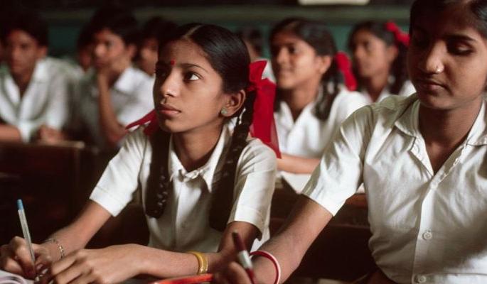 Attendance allowance will be waived by the students | उपस्थिती भत्त्याला विद्यार्थिंनी मुकणार