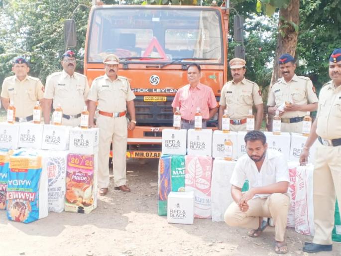 Truck seized with 1.5 lakh liquor | साडेदहा लाखांच्या मद्यसाठ्यासह ट्रक जप्त Truck seized with 1.5 lakh liquor | साडेदहा लाखांच्या मद्यसाठ्यासह ट्रक जप्त