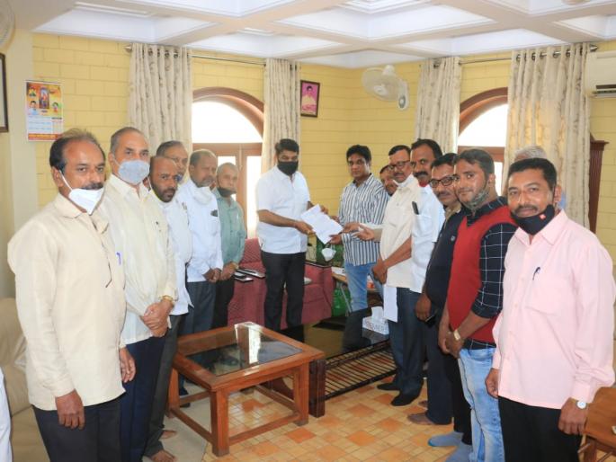 The committee demanded that the crimes against the farmers should be withdrawn | शेतकरी आंदोलकांवरील गुन्हे मागे घ्यावेत, समितीची मागणी The committee demanded that the crimes against the farmers should be withdrawn | शेतकरी आंदोलकांवरील गुन्हे मागे घ्यावेत, समितीची मागणी